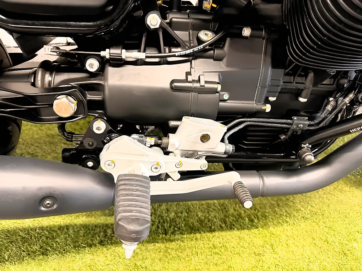 Used 2019 Moto Guzzi V7 Iii Stone Stone Grey - Interior and Exterior details 8