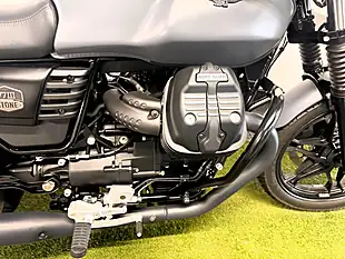 Used 2019 Moto Guzzi V7 Iii Stone Stone Grey - Interior and Exterior details 9