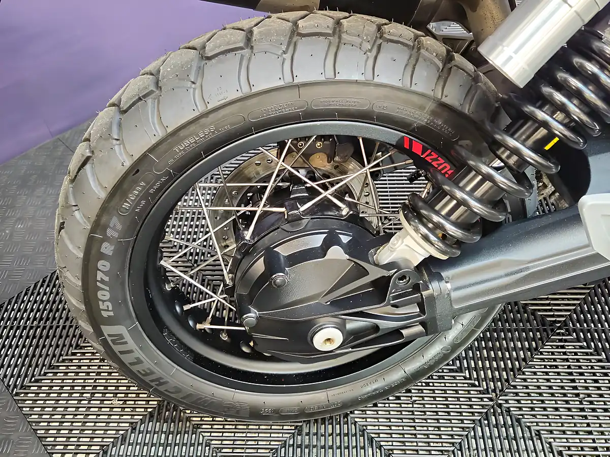 Used 2019 Moto Guzzi V85 Tt Yellow - Interior and Exterior details 16