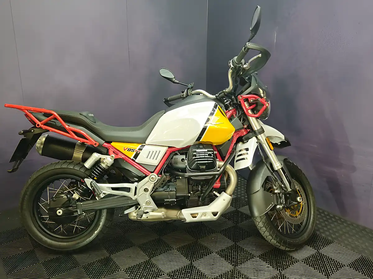 Used 2019 Moto Guzzi V85 Tt Yellow - Interior and Exterior details 4