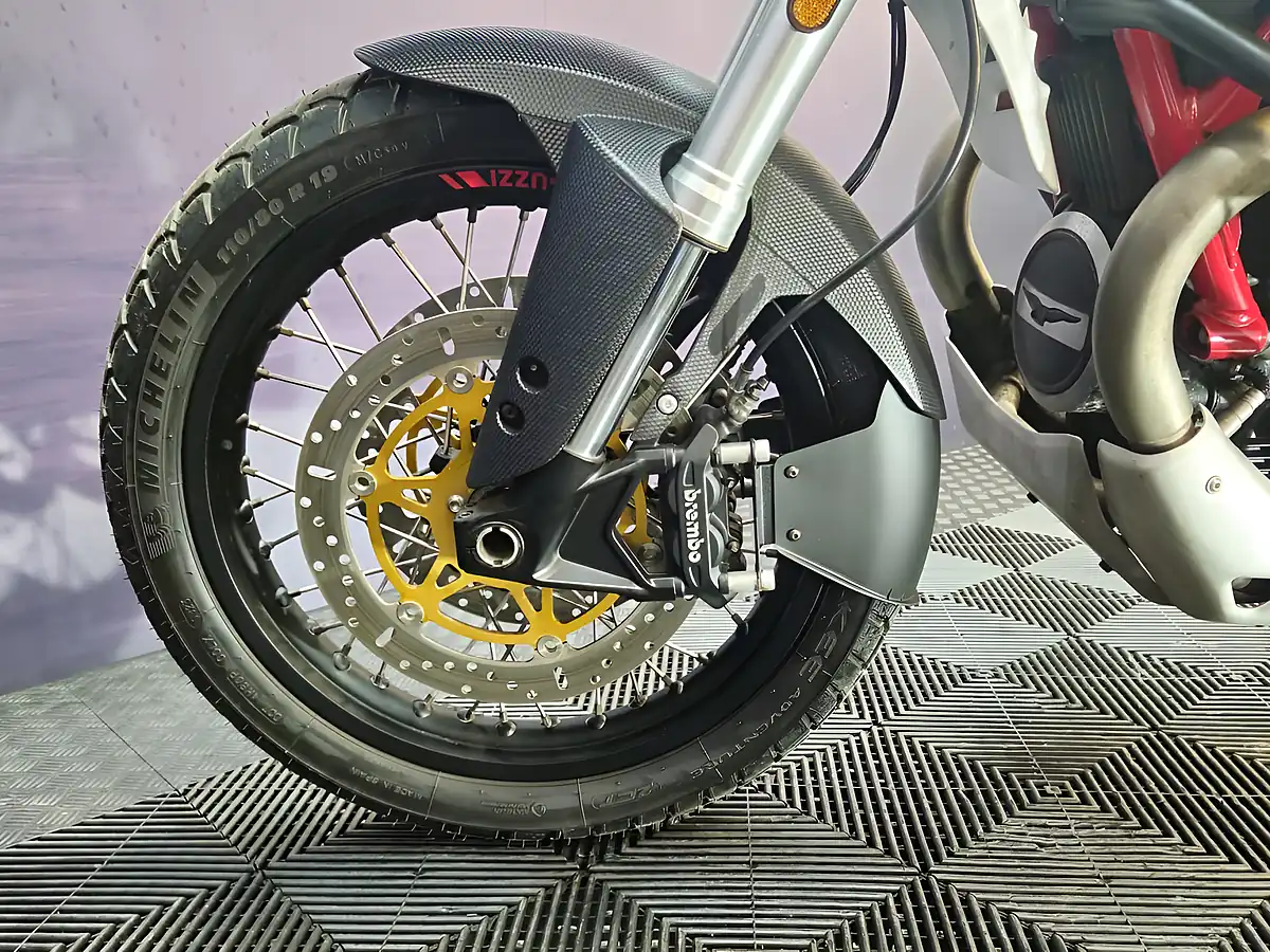 Used 2019 Moto Guzzi V85 Tt Yellow - Interior and Exterior details 9