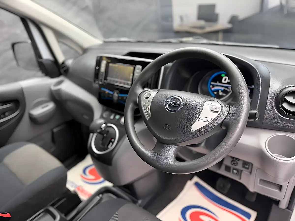 Used 2019 Nissan e-NV200 Tekna Silver - Interior and Exterior details 13