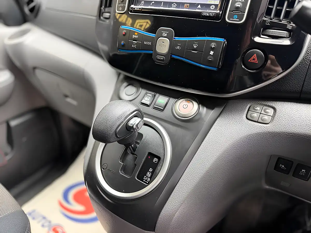 Used 2019 Nissan e-NV200 Tekna Silver - Interior and Exterior details 17