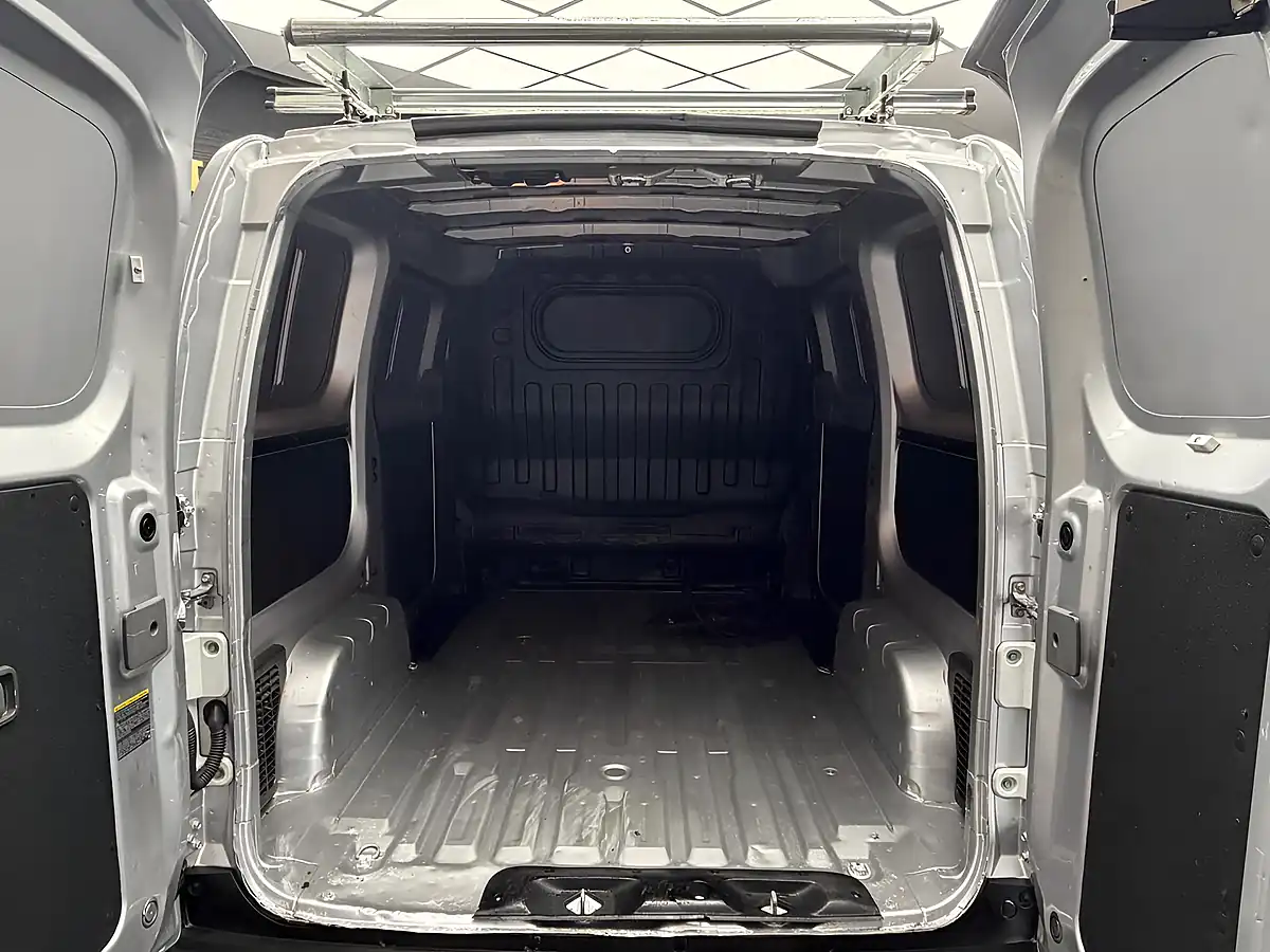 Used 2019 Nissan e-NV200 Tekna Silver - Interior and Exterior details 19