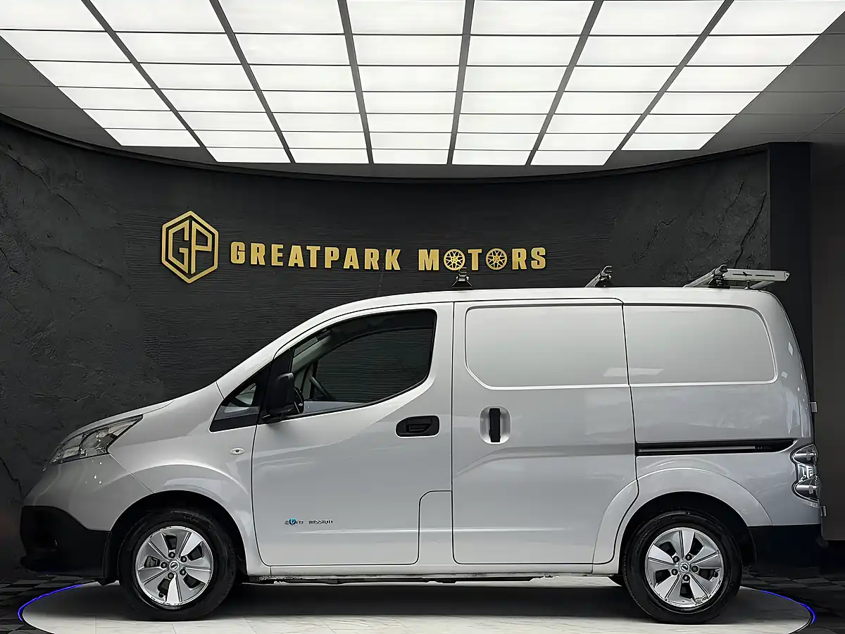 Used 2019 Nissan e-NV200 Tekna Silver - Interior and Exterior details 4