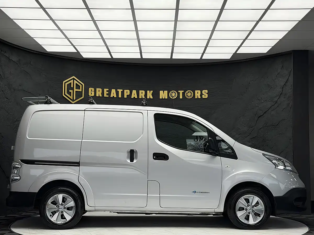Used 2019 Nissan e-NV200 Tekna Silver - Interior and Exterior details 8