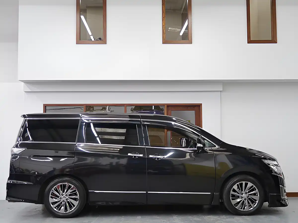 Used 2019 Nissan Elgrand Rider Autec Edition Black - Interior and Exterior details 10