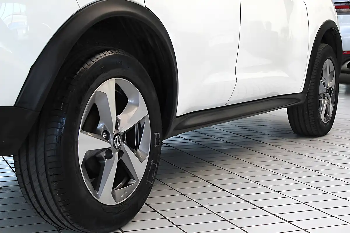 Used 2019 Nissan Juke Acenta Arctic White - Interior and Exterior details 15