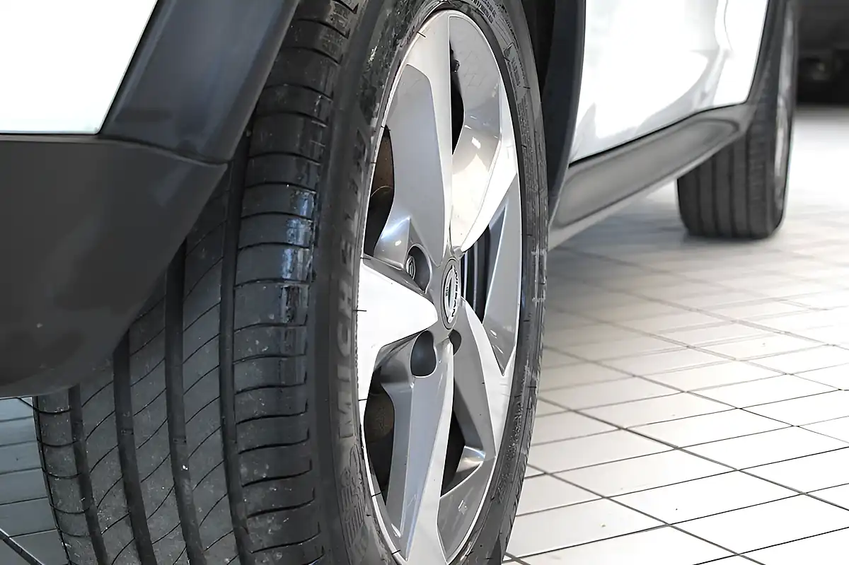 Used 2019 Nissan Juke Acenta Arctic White - Interior and Exterior details 16