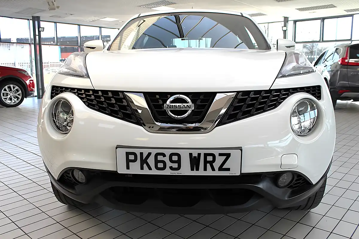 Used 2019 Nissan Juke Acenta Arctic White - Interior and Exterior details 8