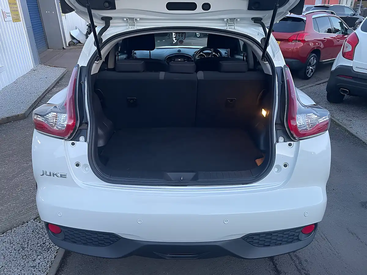 Used 2019 Nissan Juke Acenta White - Interior and Exterior details 10