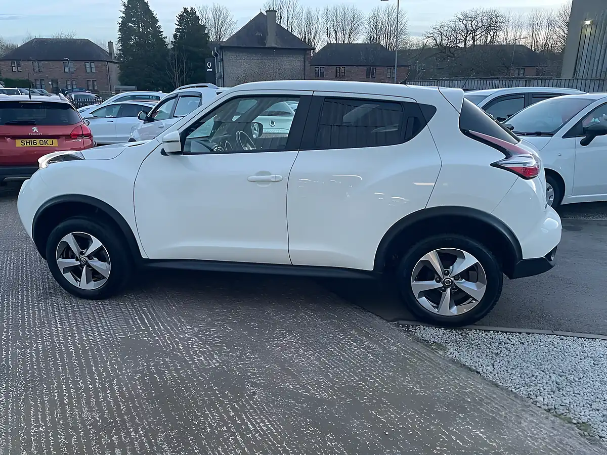 Used 2019 Nissan Juke Acenta White - Interior and Exterior details 5