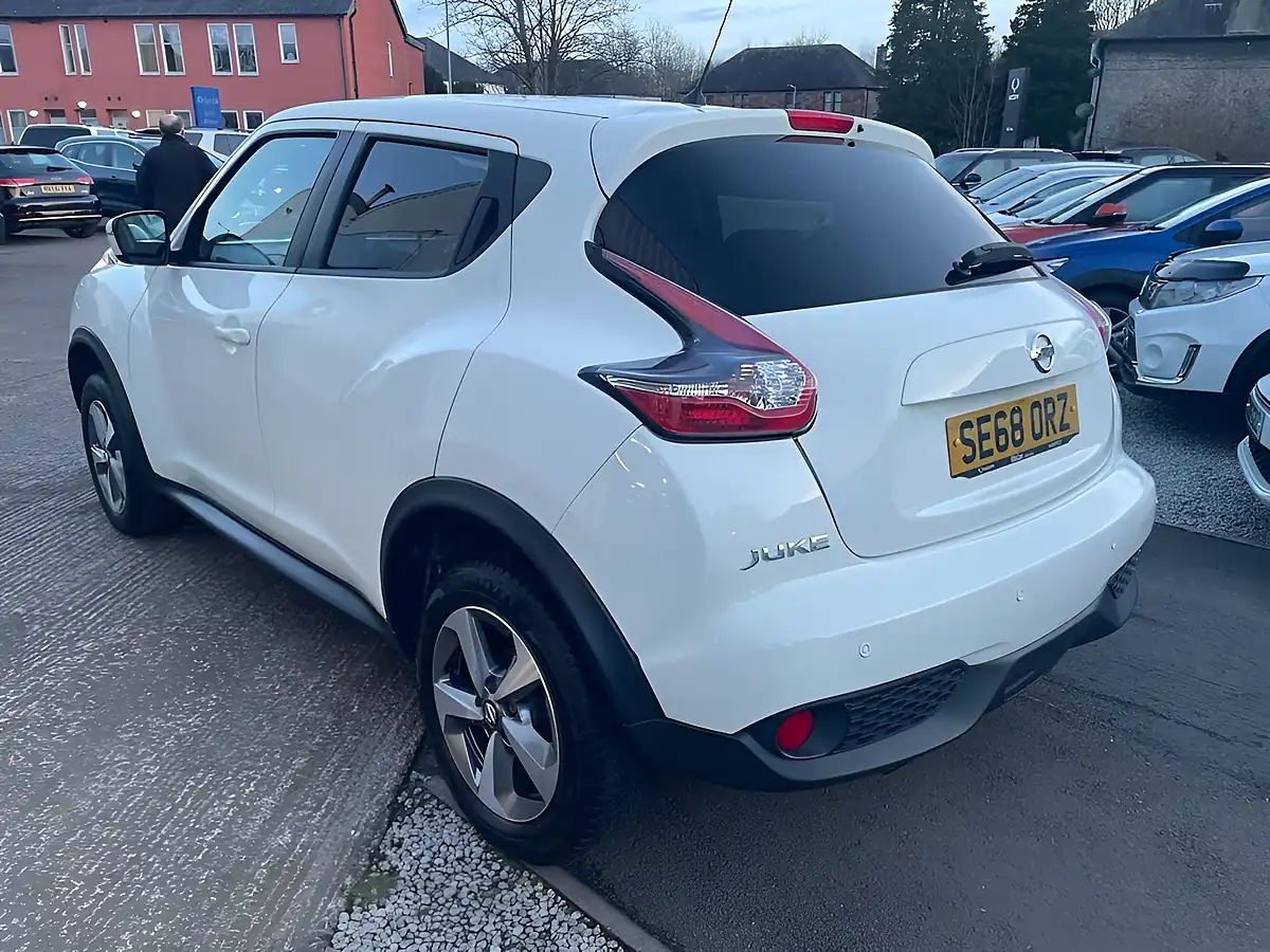 Used 2019 Nissan Juke Acenta White - Interior and Exterior details 6