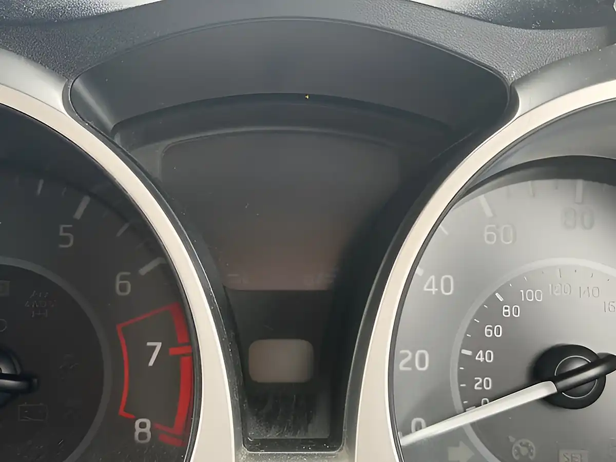 Used 2019 Nissan Juke Acenta White - Interior and Exterior details 10