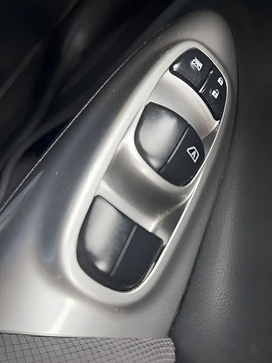 Used 2019 Nissan Juke Acenta White - Interior and Exterior details 16