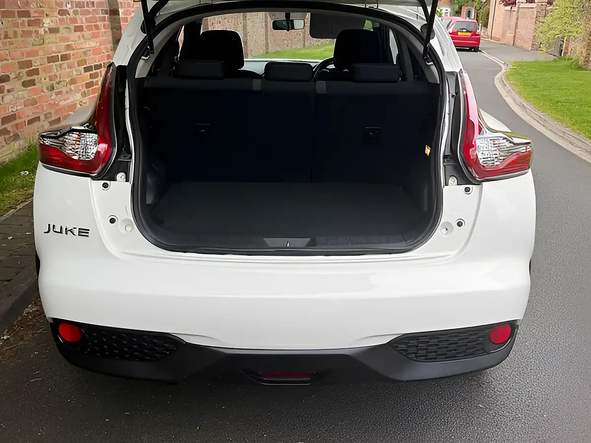 Used 2019 Nissan Juke Acenta White - Interior and Exterior details 18