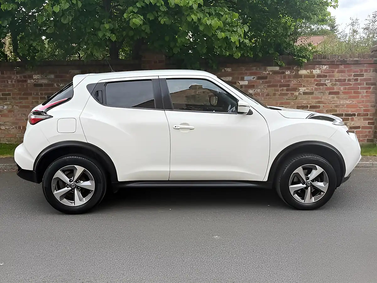 Used 2019 Nissan Juke Acenta White - Interior and Exterior details 7