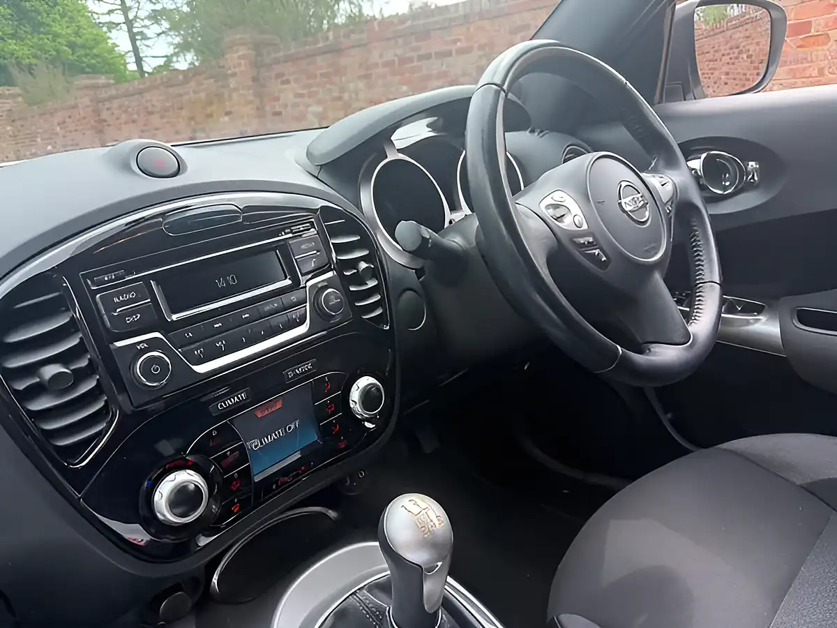 Used 2019 Nissan Juke Acenta White - Interior and Exterior details 9