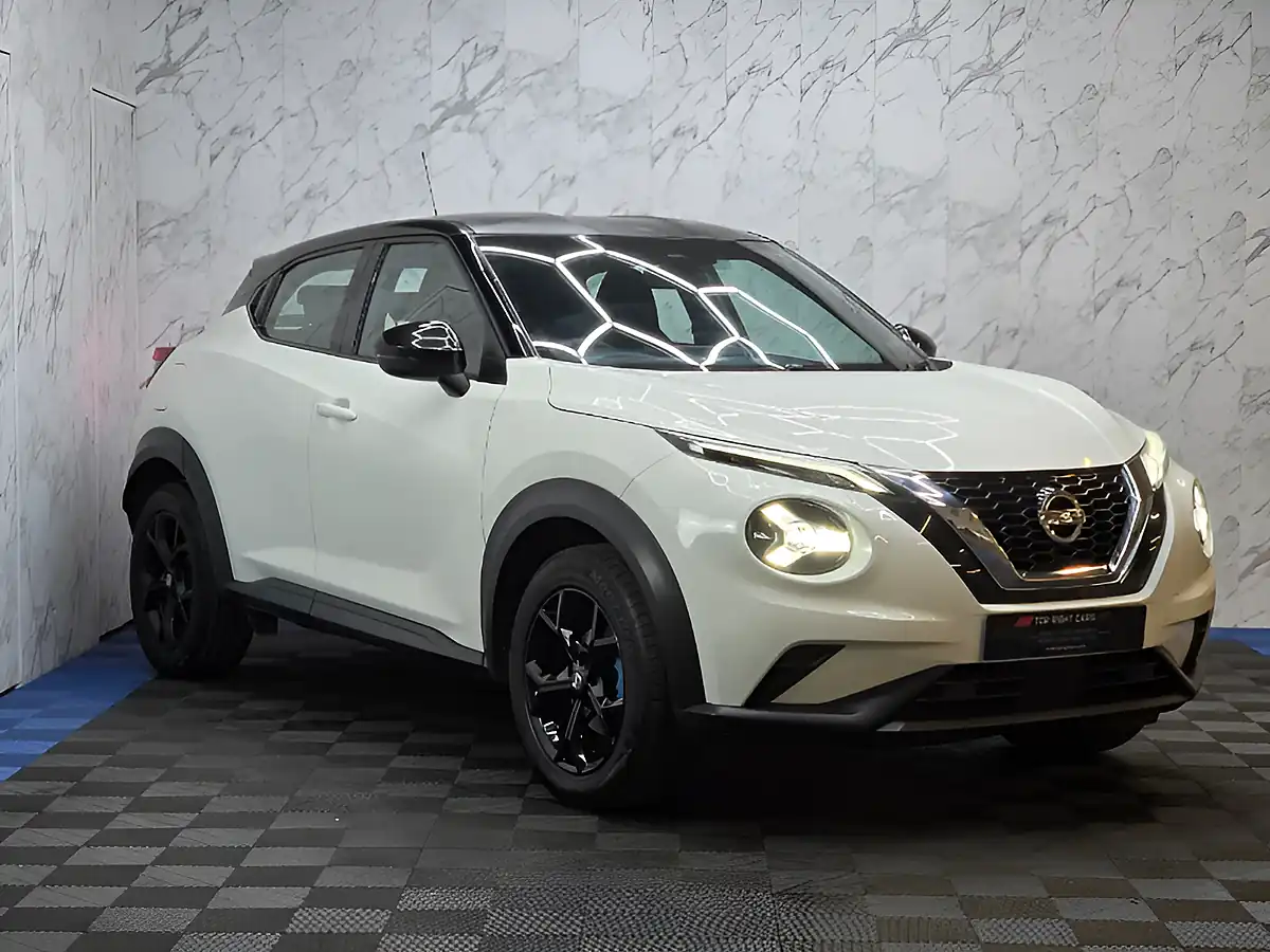 Used 2019 Nissan Juke Acenta White - Front View