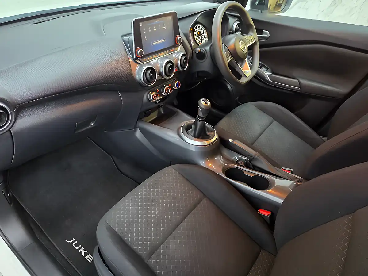 Used 2019 Nissan Juke Acenta White - Interior and Exterior details 12