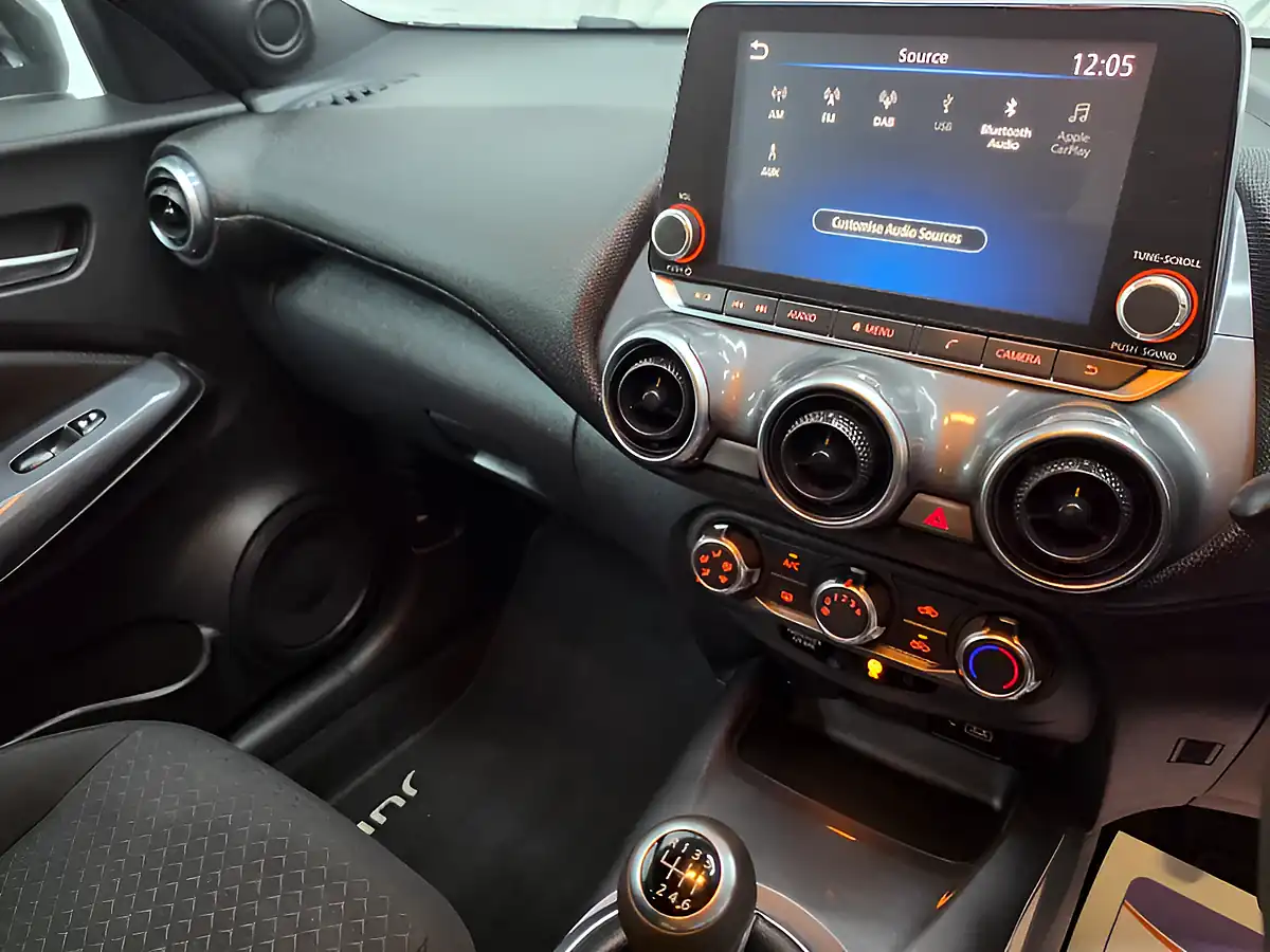 Used 2019 Nissan Juke Acenta White - Interior and Exterior details 14