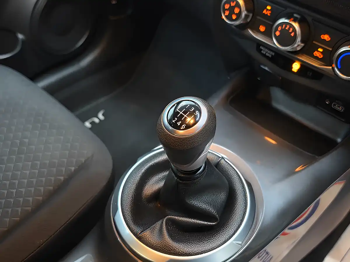 Used 2019 Nissan Juke Acenta White - Interior and Exterior details 16