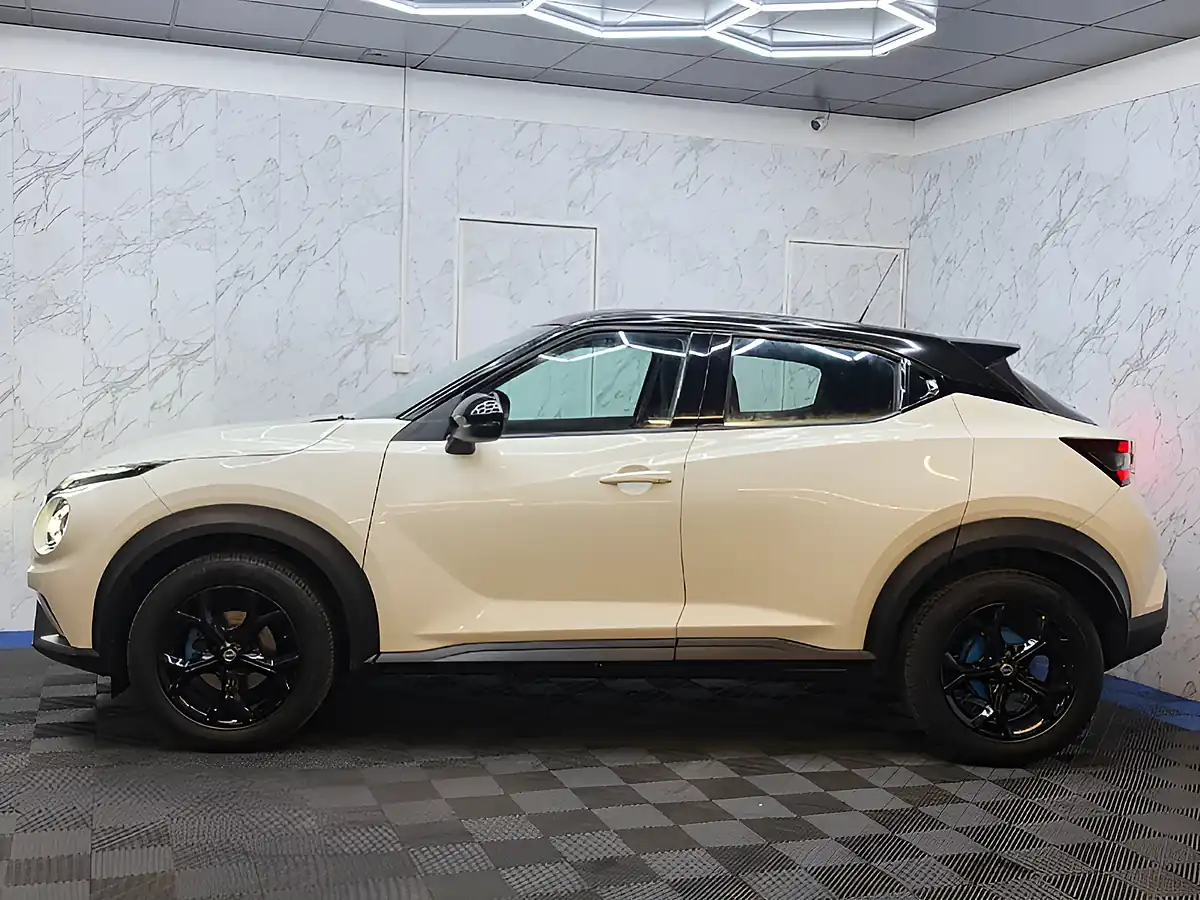 Used 2019 Nissan Juke Acenta White - Interior and Exterior details 8
