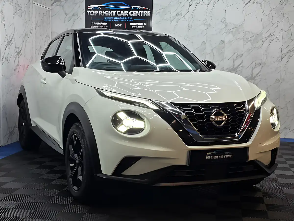 Used 2019 Nissan Juke Acenta White - Front View