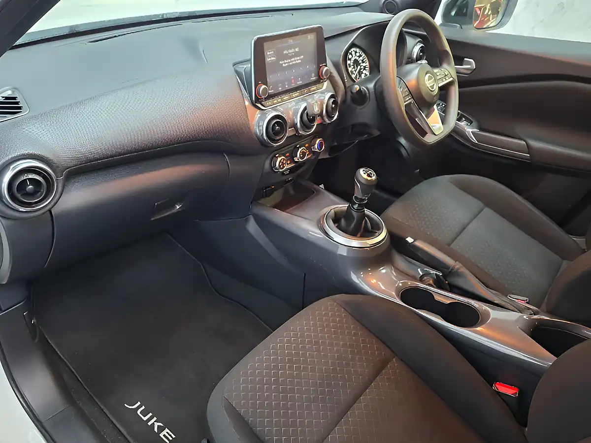 Used 2019 Nissan Juke Acenta White - Interior and Exterior details 13