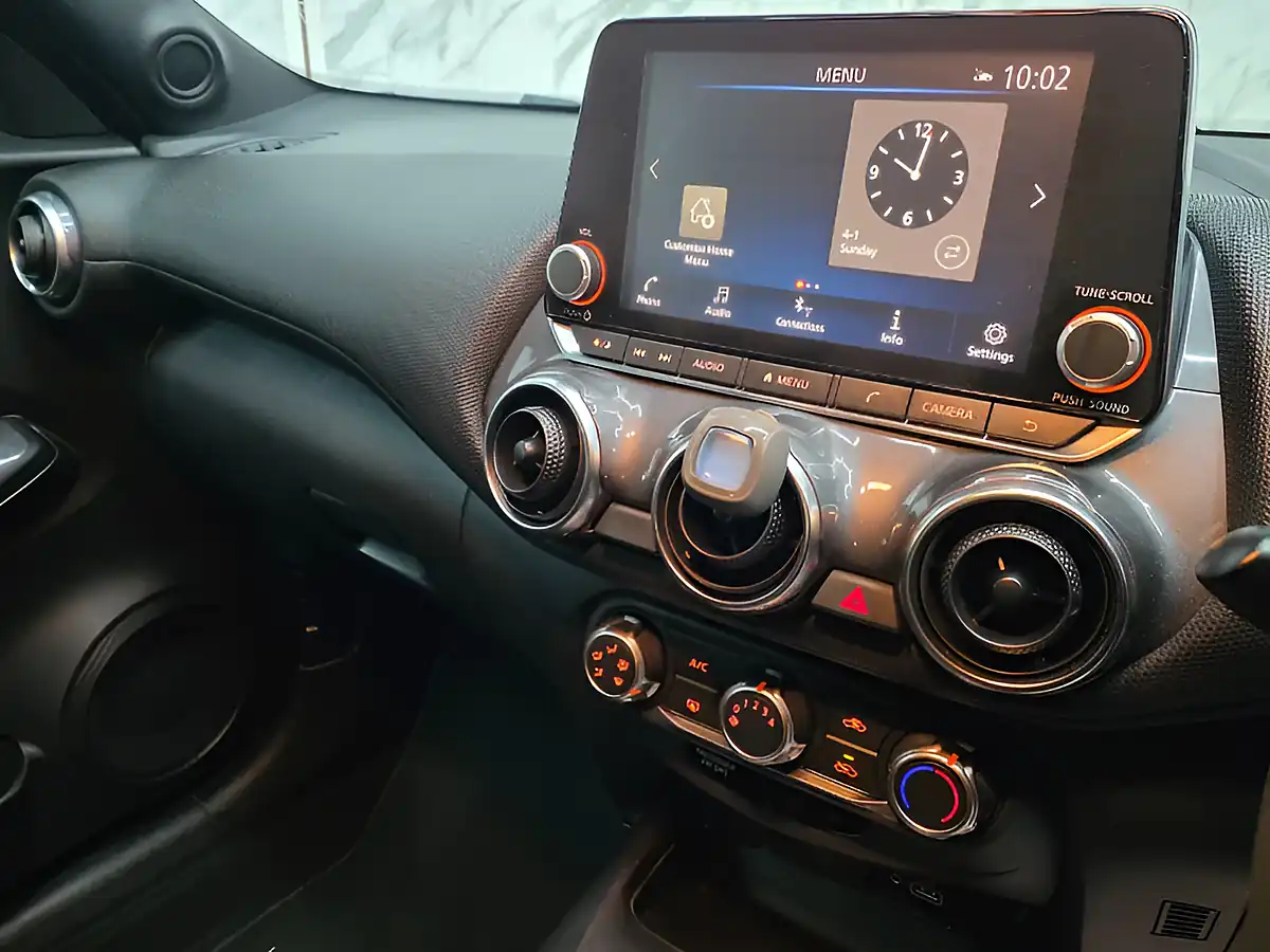 Used 2019 Nissan Juke Acenta White - Interior and Exterior details 17