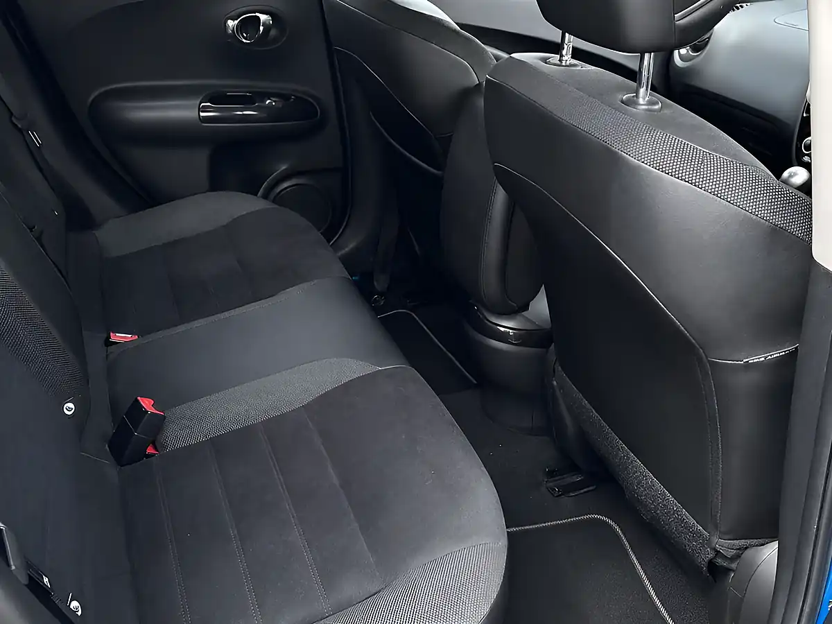 Used 2019 Nissan Juke Bose Personal Edition Blue - Interior and Exterior details 8