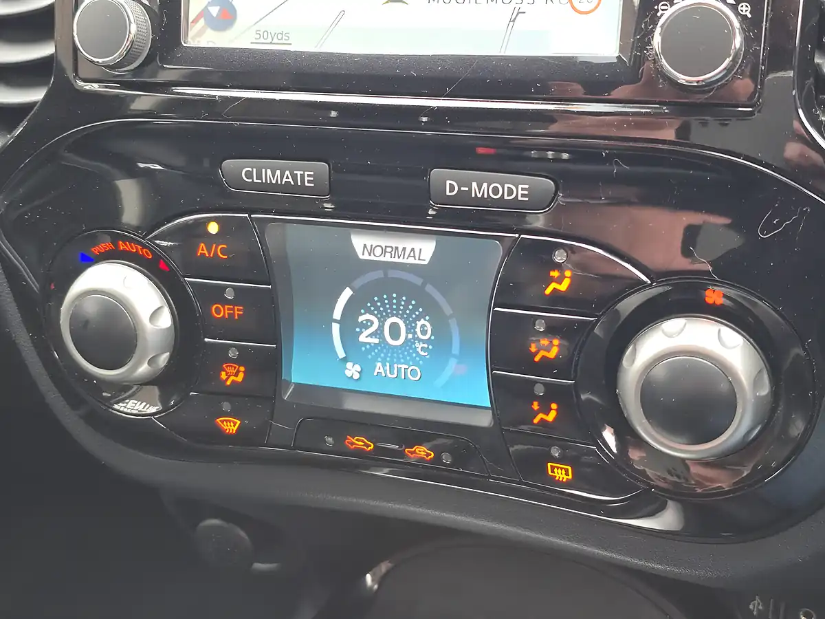 Used 2019 Nissan Juke Bose Personal Edition Blue - Interior and Exterior details 14