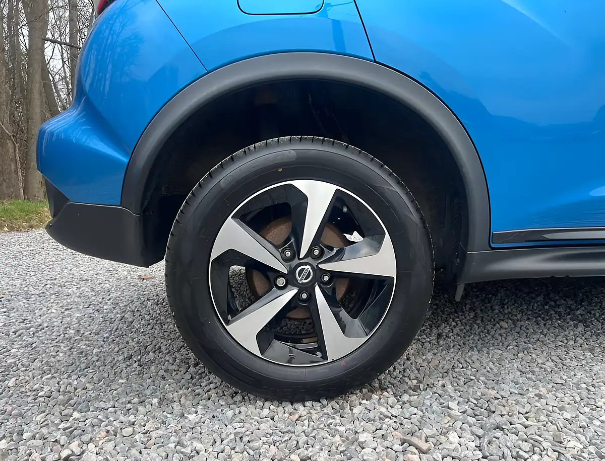 Used 2019 Nissan Juke Bose Personal Edition Vivid Blue - Interior and Exterior details 10