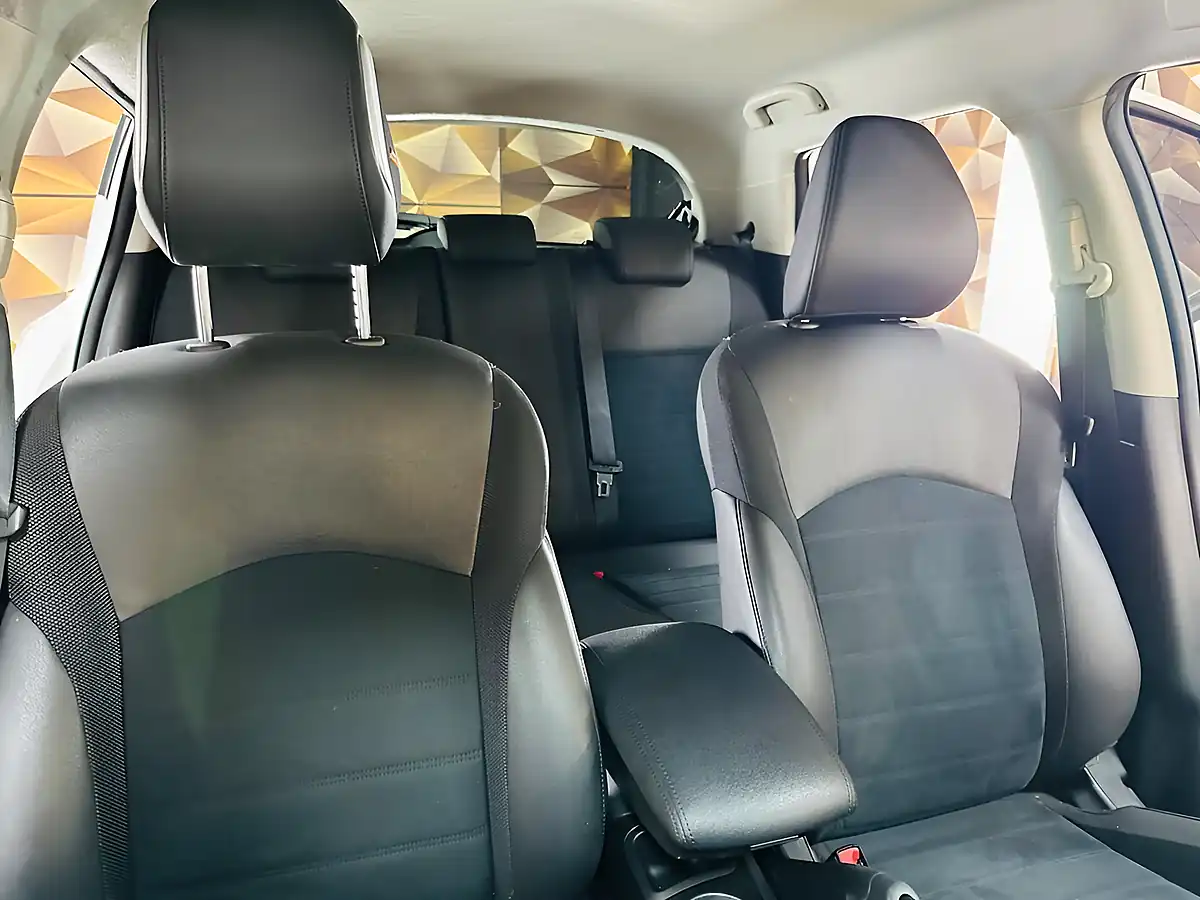 Used 2019 Nissan Juke Bose Personal Edition White - Interior and Exterior details 5