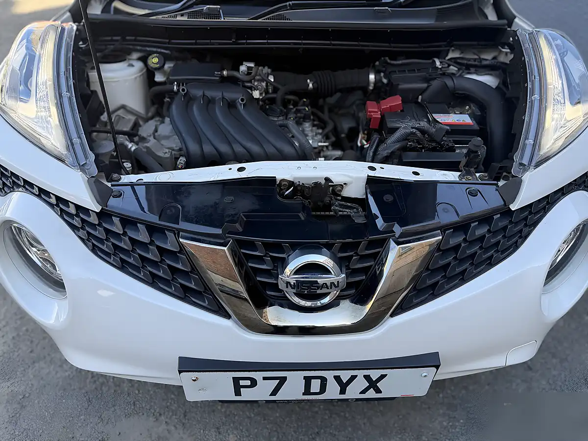 Used 2019 Nissan Juke Bose Personal Edition White - Interior and Exterior details 9