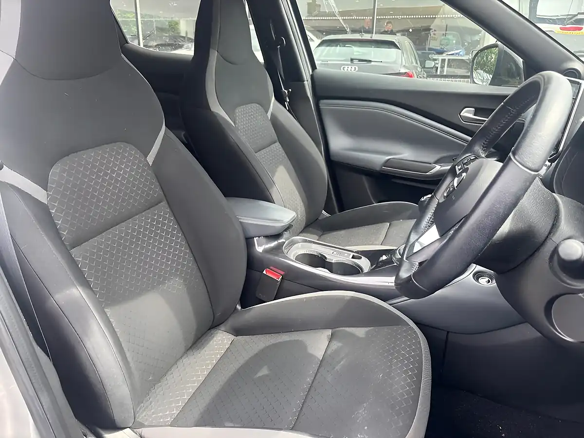 Used 2019 Nissan Juke N-Connecta Blade Grey - Interior and Exterior details 3