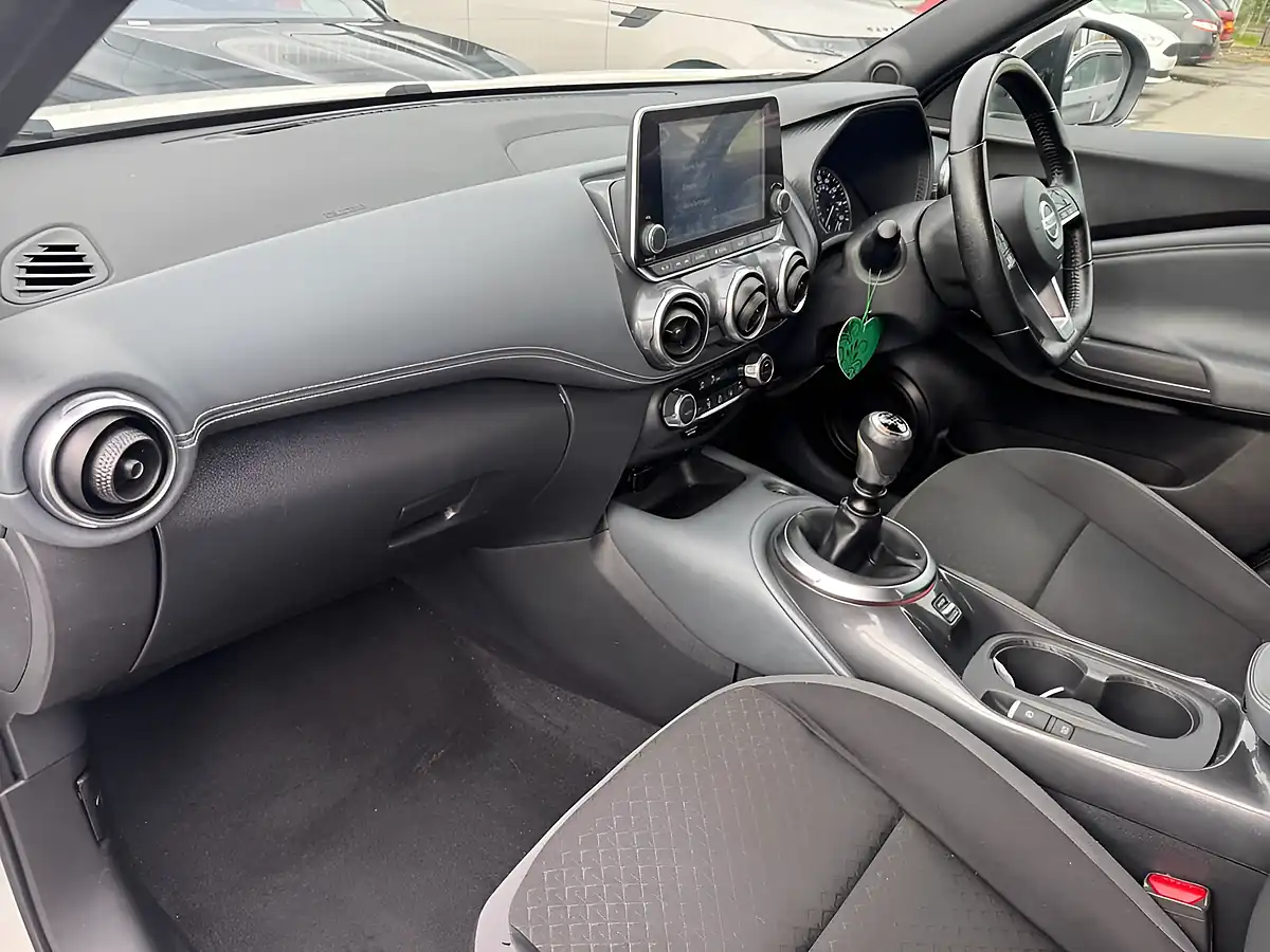 Used 2019 Nissan Juke N-Connecta White - Interior and Exterior details 8