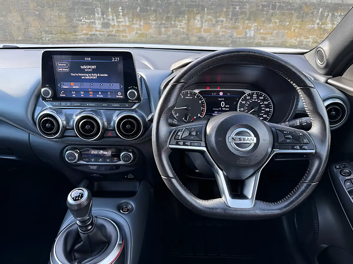 Used 2019 Nissan Juke N-Connecta White - Interior and Exterior details 4