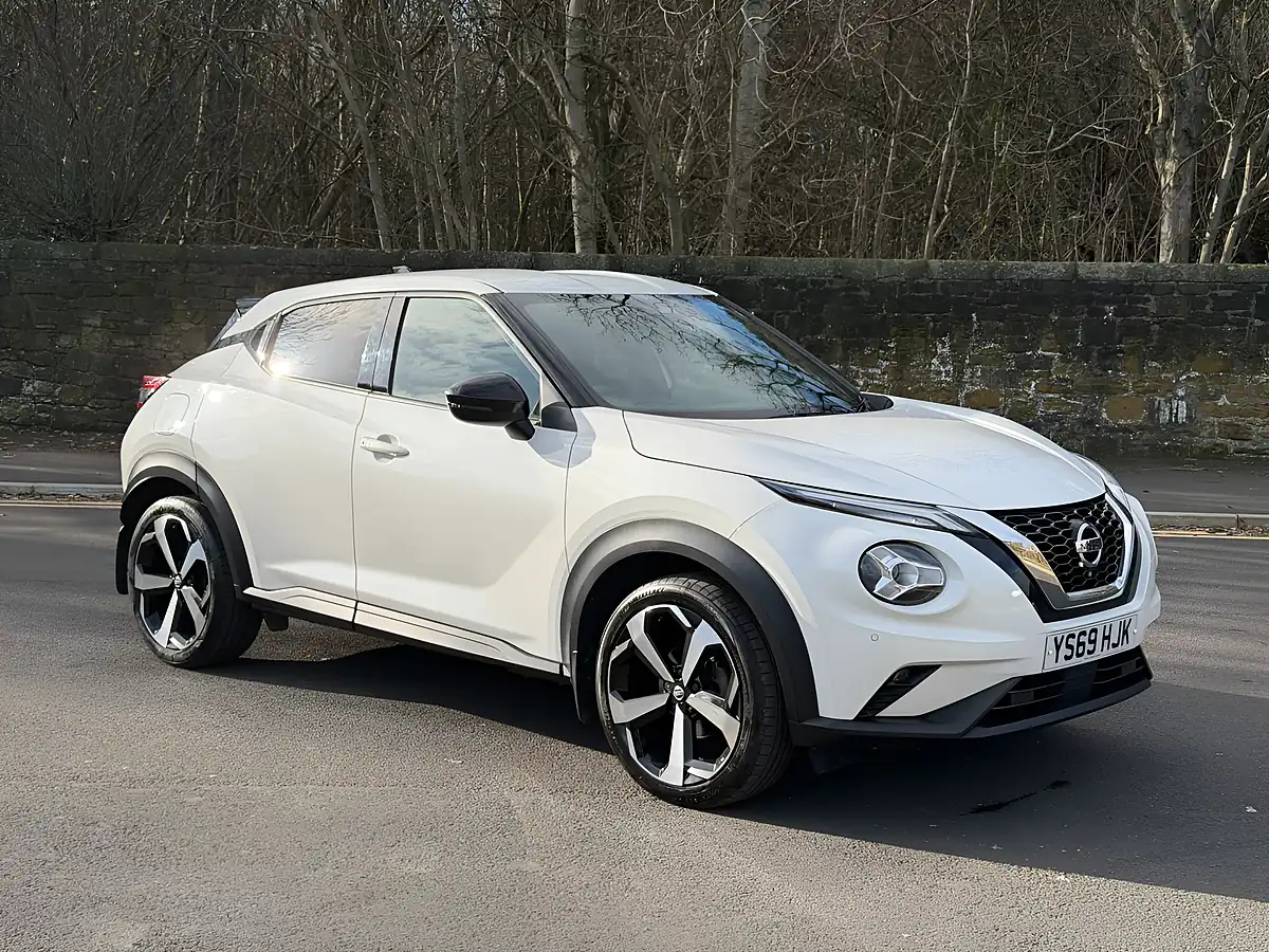 Used 2019 Nissan Juke N-Connecta White - Interior and Exterior details 5