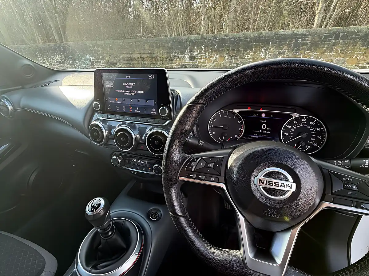 Used 2019 Nissan Juke N-Connecta White - Interior and Exterior details 8
