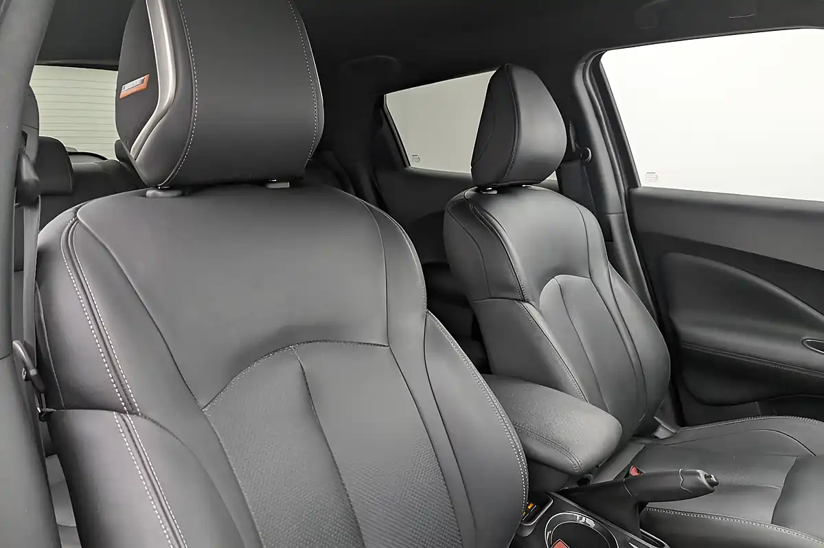 Used 2019 Nissan Juke Tekna Black - Interior and Exterior details 12