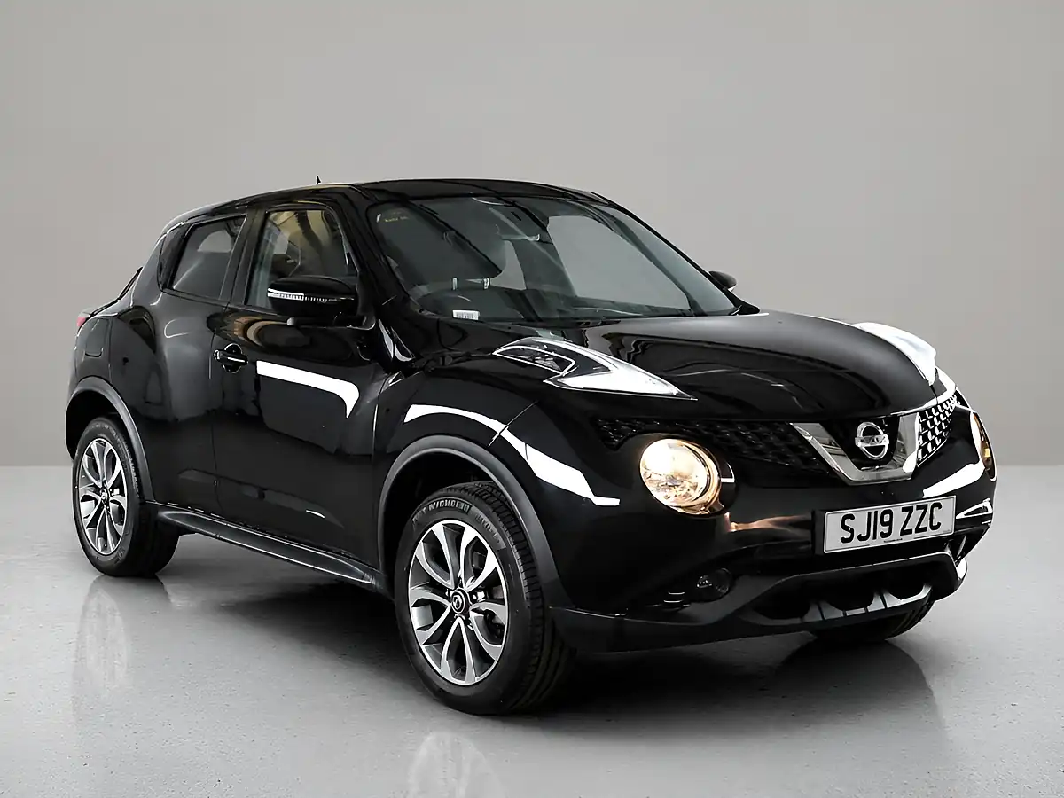 Used 2019 Nissan Juke Tekna Black - Front View