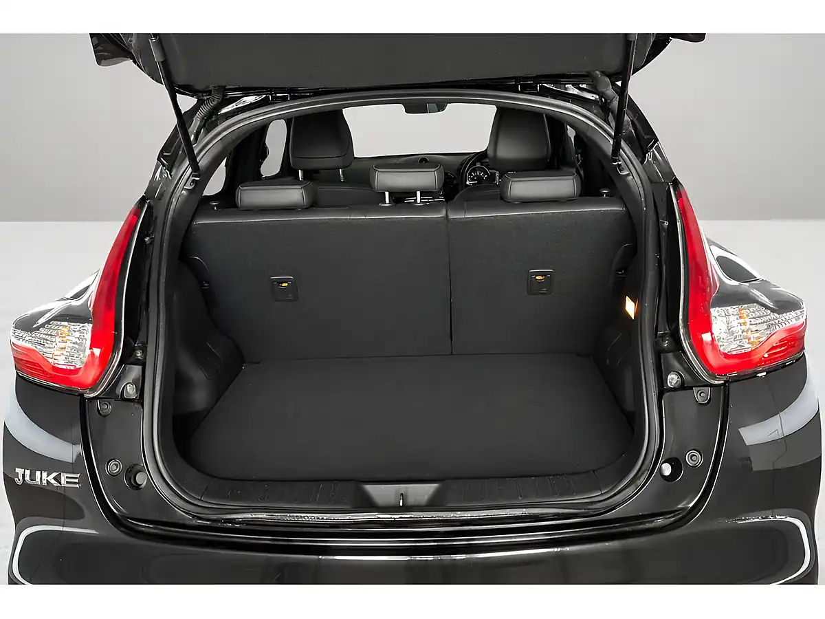Used 2019 Nissan Juke Tekna Black - Interior and Exterior details 5