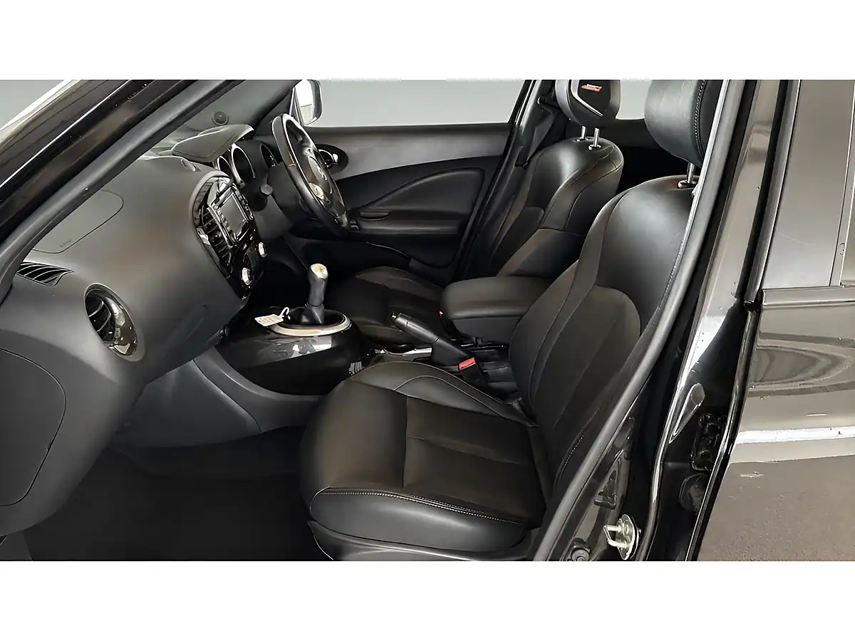 Used 2019 Nissan Juke Tekna Black - Interior and Exterior details 6