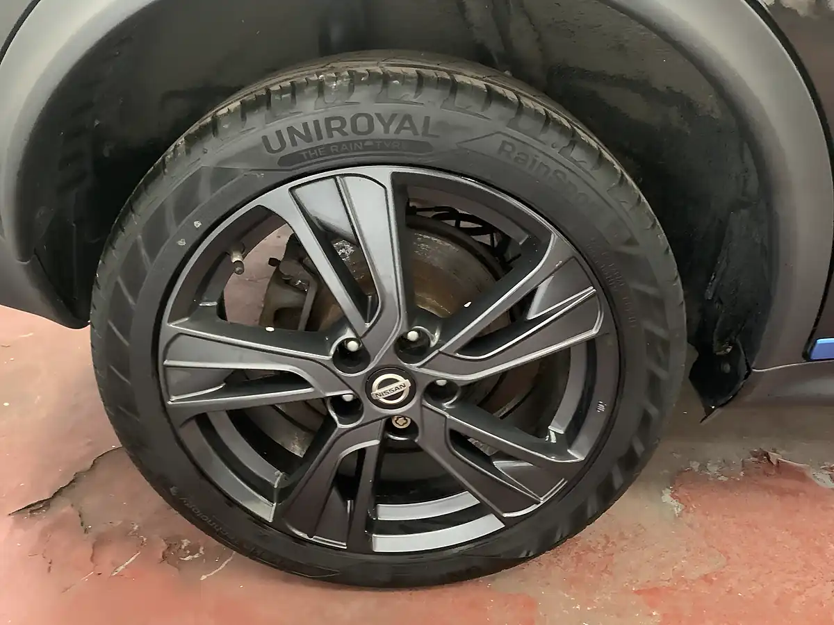 Used 2019 Nissan Juke Tekna Black - Interior and Exterior details 10