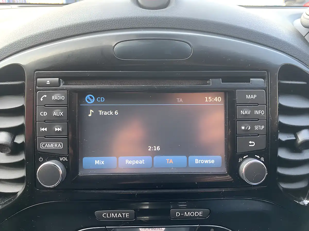 Used 2019 Nissan Juke Tekna Black - Interior and Exterior details 11