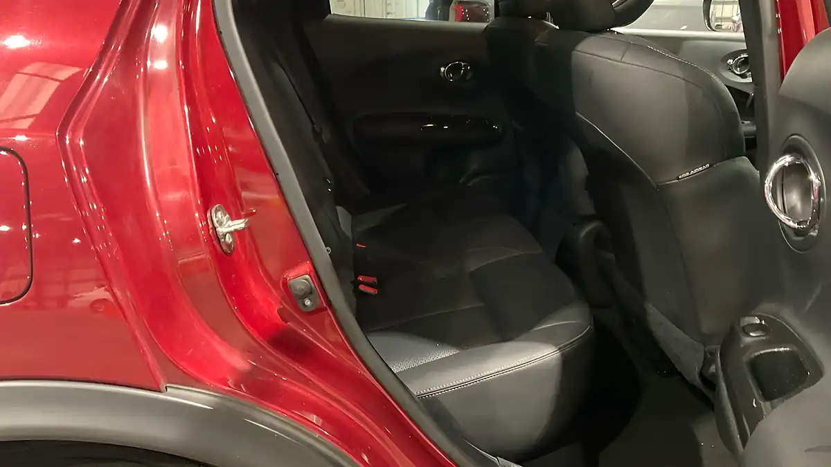 Used 2019 Nissan Juke Tekna Red - Interior and Exterior details 10