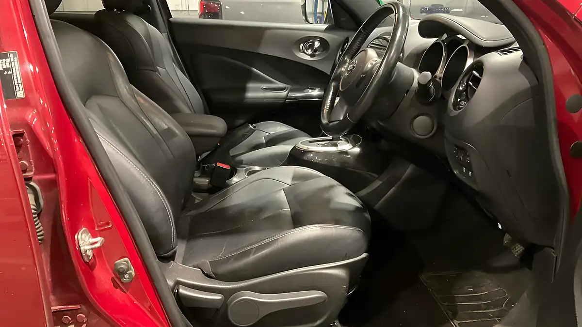 Used 2019 Nissan Juke Tekna Red - Interior and Exterior details 11