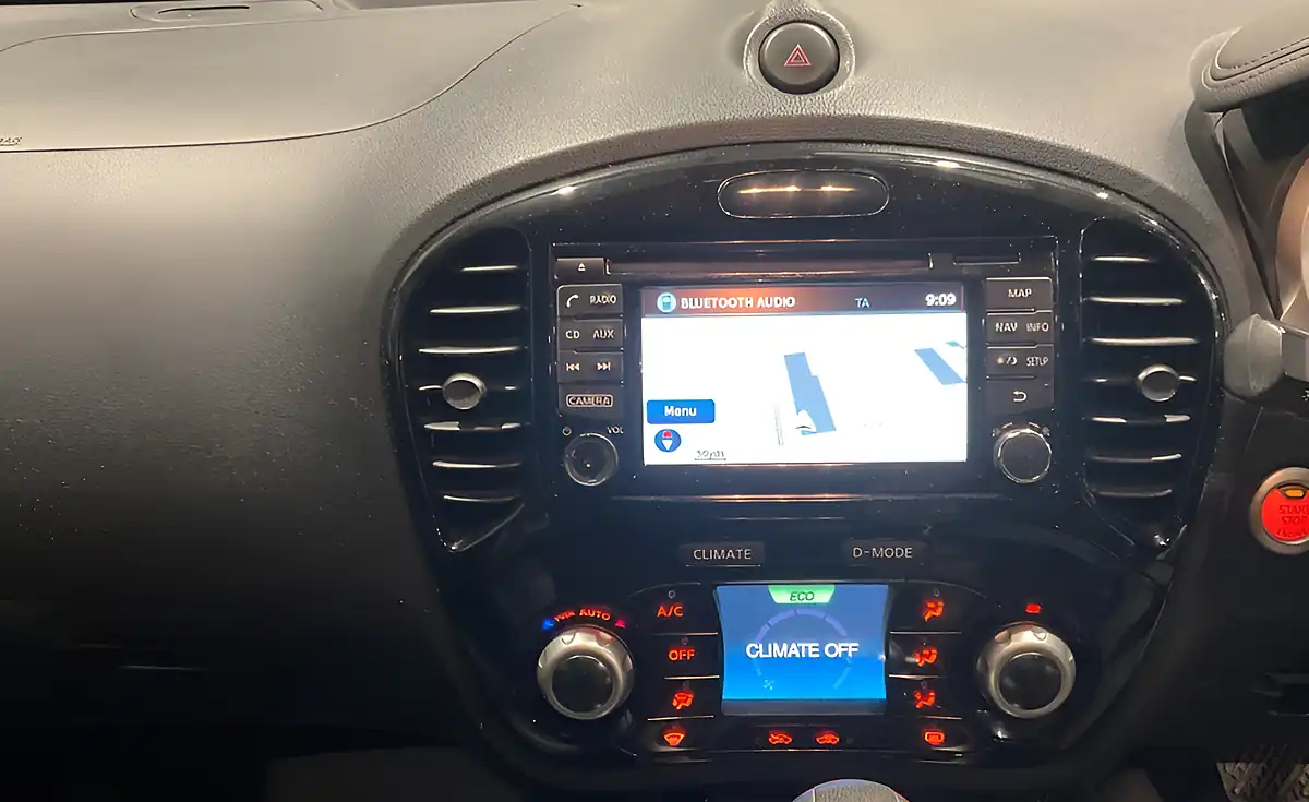 Used 2019 Nissan Juke Tekna Red - Interior and Exterior details 12
