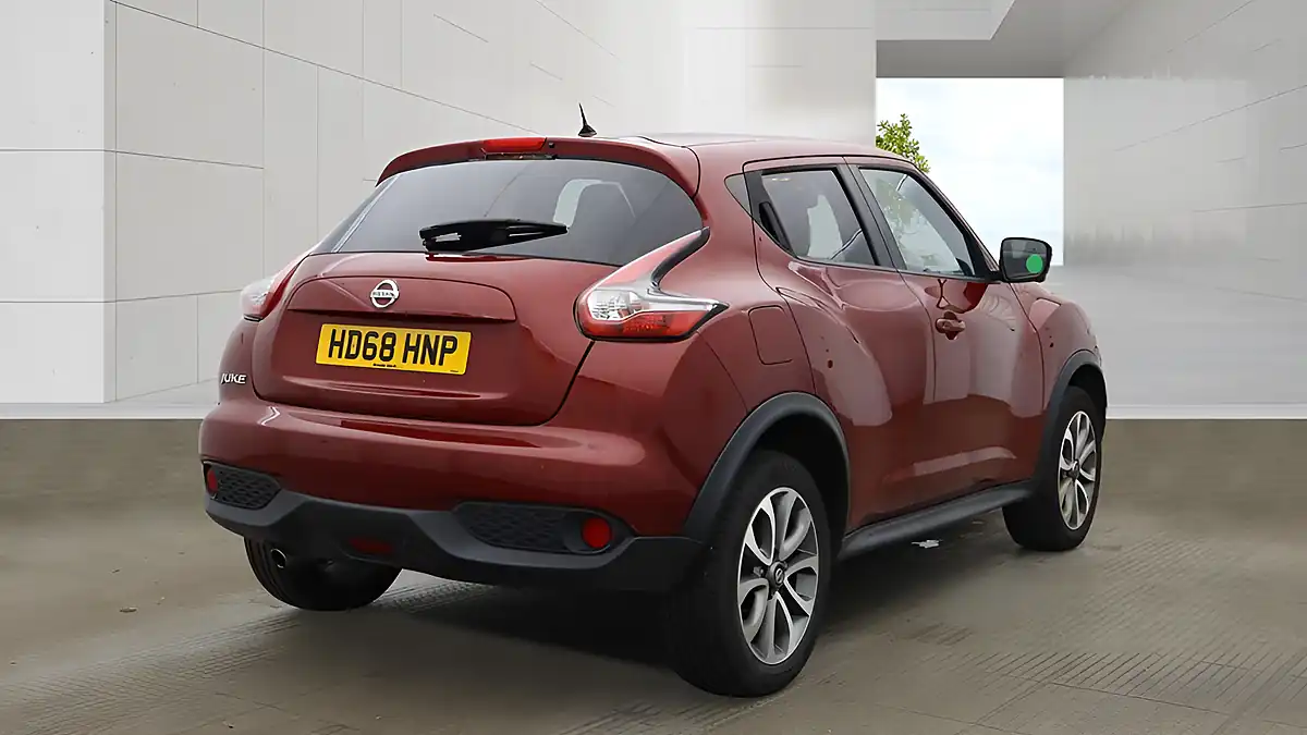 Used 2019 Nissan Juke Tekna Red - Interior and Exterior details 4